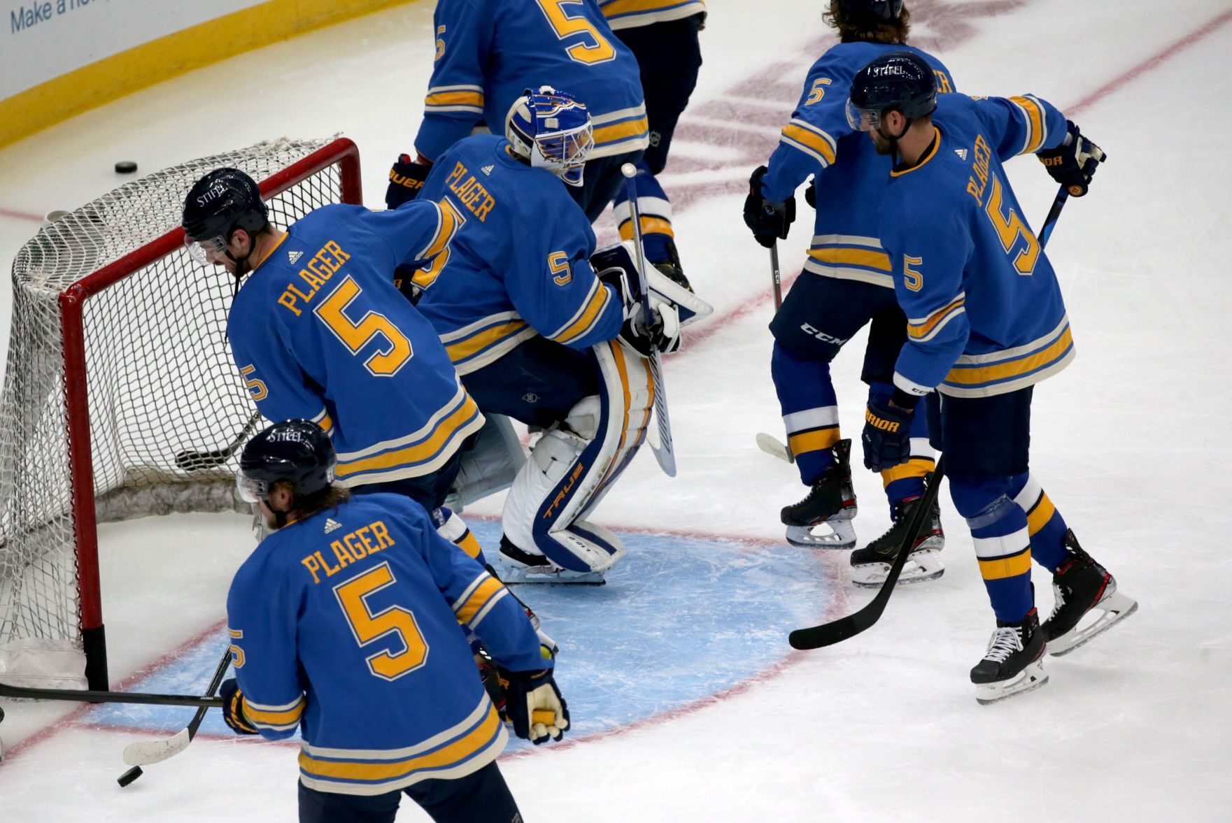 St. Louis Blues honor legendary player Bob Plager